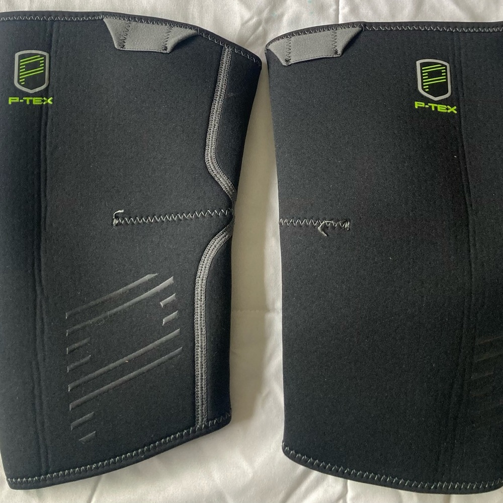 Black Knee Sleeves